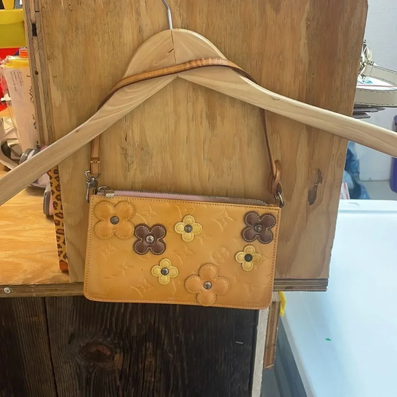 Louis Vuitton Lexington Fleurs Vernis Pochette vintage woman’s purse - Picture 6 of 16